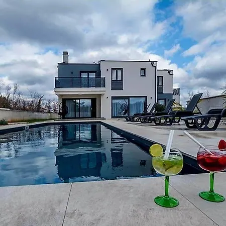 Luxury Sumeja, Istra Kruncici