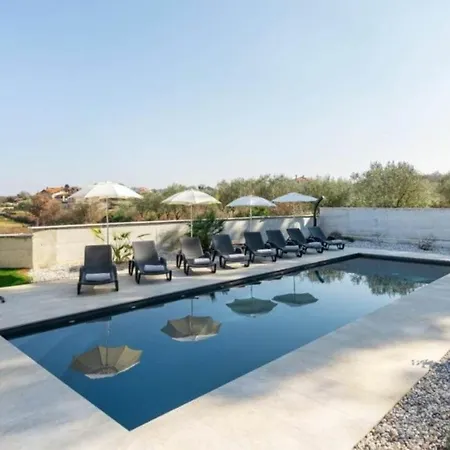 Sumeja With Private Pool, Istria Kruncici
